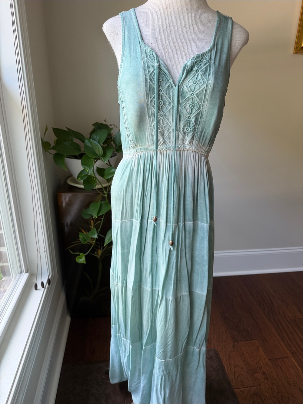 Mint Green Sleeveless Maxi Dress with Lace-Embroidered Bodice